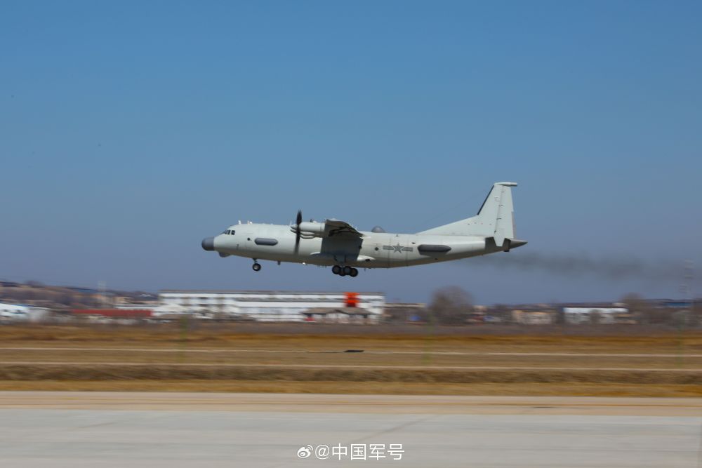 海军航空兵多机型跨昼夜飞行训练