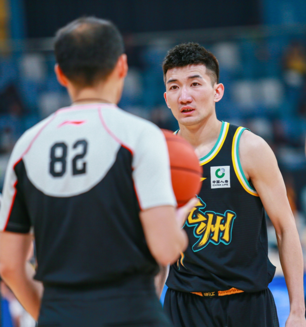 情商堪忧!广厦球迷鼓励孙铭徽:下赛季干回来!孙总:去_