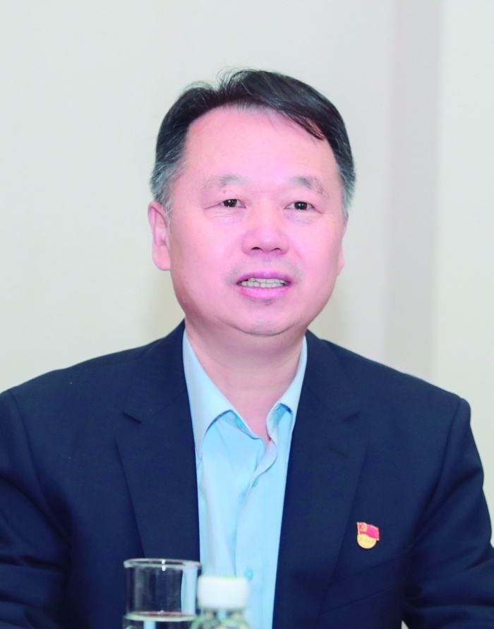 全国人大代表,中国船舶集团七二五所所长王其红:进一步探索完善科研院