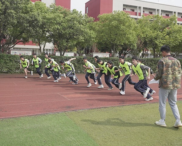 乘风破浪潮头立 "艺"起扬帆正当时 郫都四中召开体艺工作会_腾讯新闻