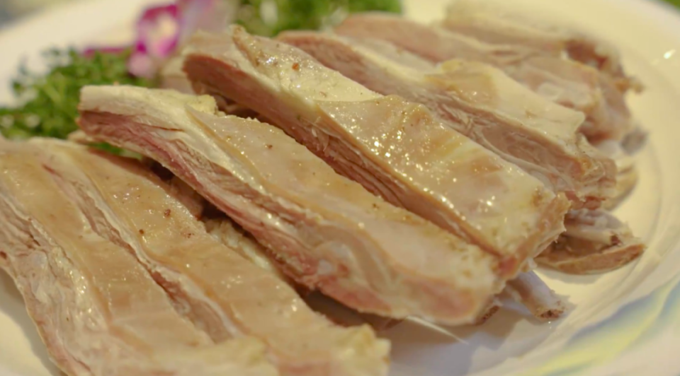 美食:如果想感受下新疆菜,阳坊和庆斋的伊清顺西北滩羊宴是南邵镇的一