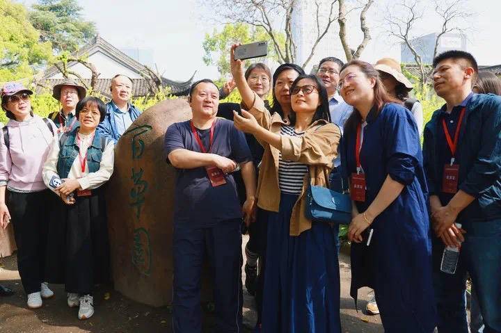 浙江日报报业集团联合举办的"循迹溯源·运河文化绍兴行"百名文化记