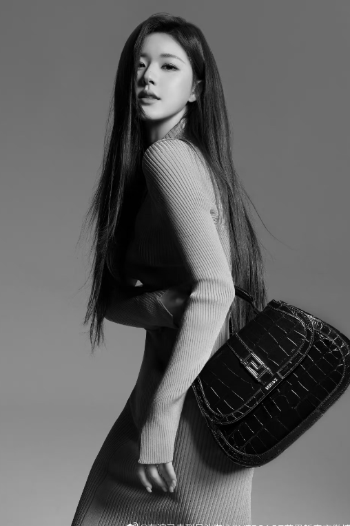 赵露思生日当天斩获versace全球代言人95花首位全球奢代实力与颜值并