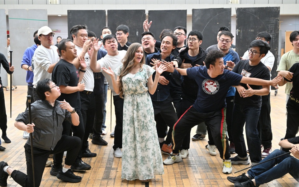 摄影:凌风轻歌剧诞生于19世纪中叶,是一种轻松活泼的音乐戏剧形式.