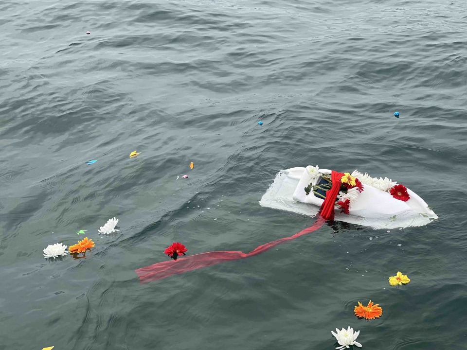 哈尔滨市在大连举行第36次海葬76位逝者长眠大海