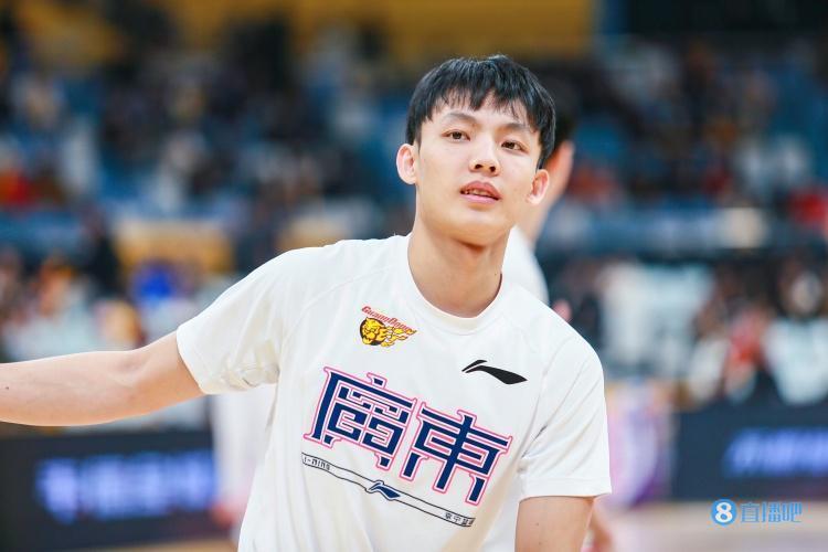 徐杰扣篮失败拉满娱乐度 全场6中1得到2分2板3助