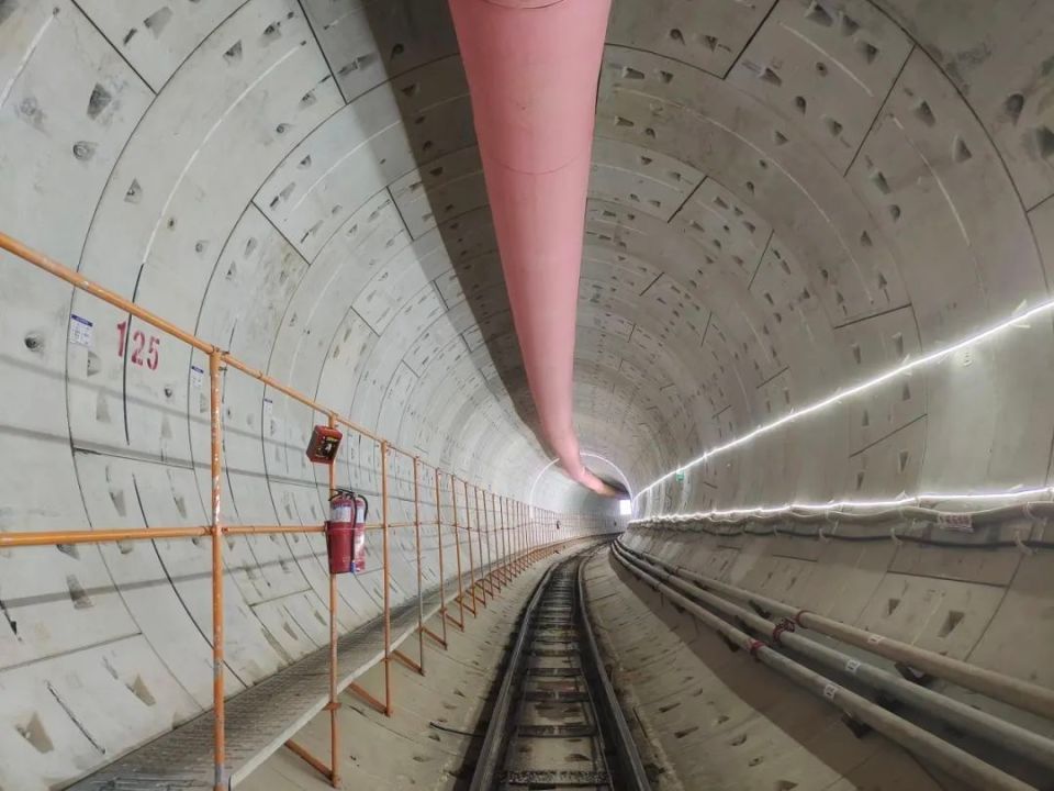 深圳地铁16号线二期园山站～龙兴站盾构区间左线贯通