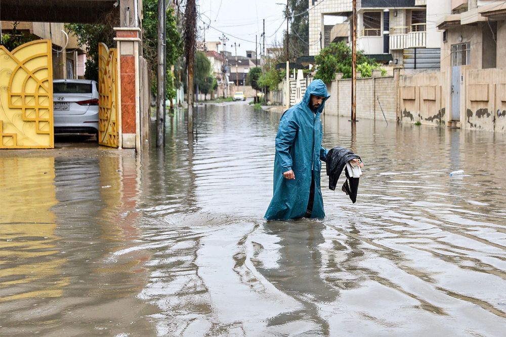 伊拉克北部遭暴雨洪水侵袭_腾讯新闻