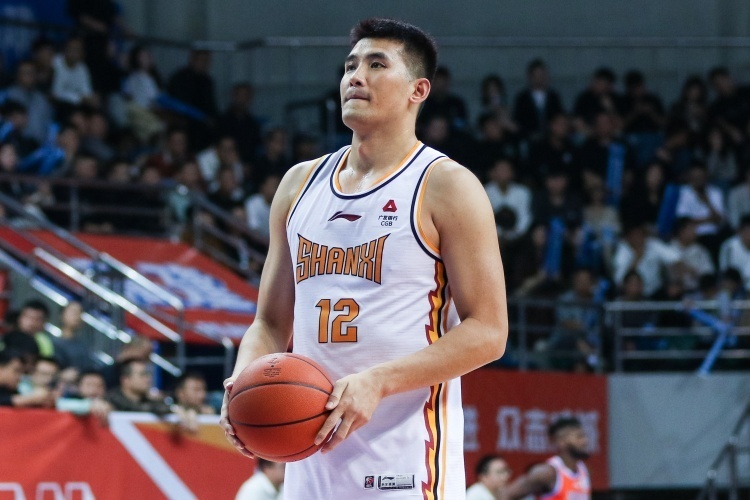 高炮台邢志强10中65记三分拿下17分9篮板