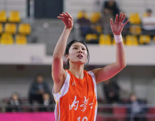 wcba半决赛内蒙古女篮大胜江苏夺赛点琼斯34分李缘128