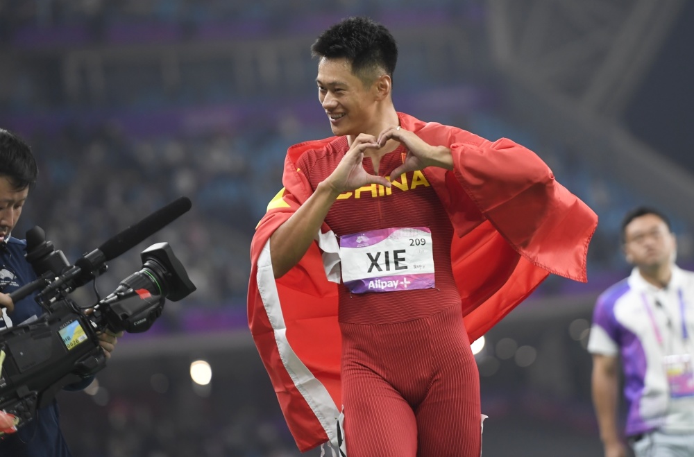 谢震业夺得杭州亚运会田径男子100米决赛冠军