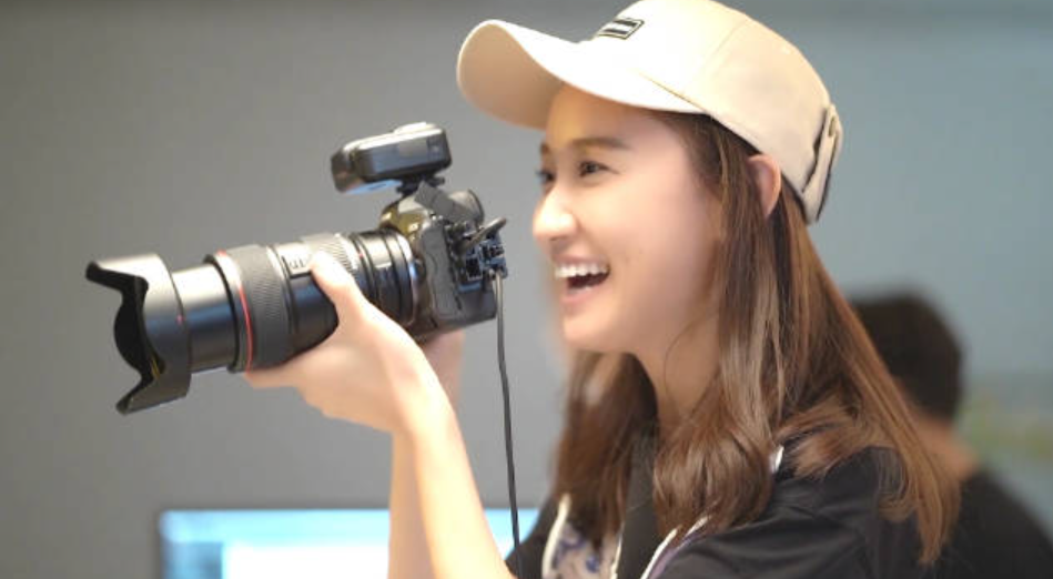 她就是80后艺人陈彦妃.却有这样一个女人,感染了我.