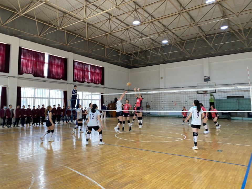 沈阳市校园体育活动火热开展首场排球观摩赛在一二〇中学开赛