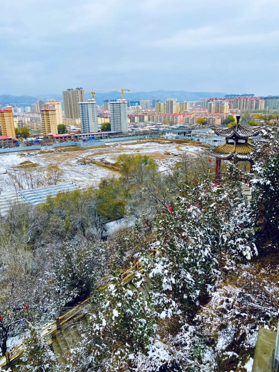 临洮岳麓山全景图片