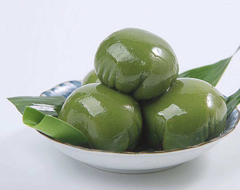 青团原本是南方在清明节吃的一种传统特色小吃,但近年来,青团也逐渐在