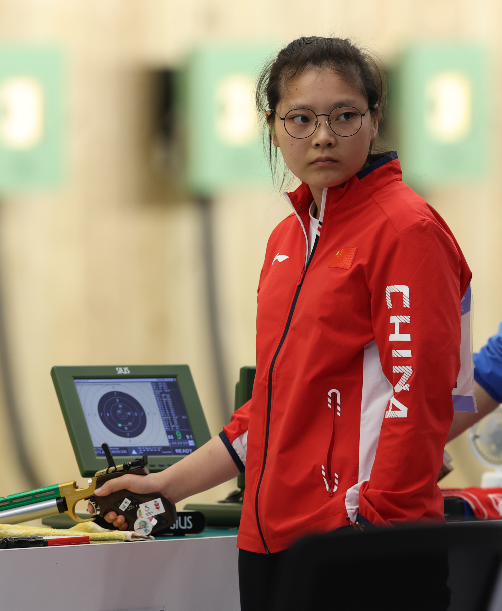 射击中国队获女子10米气手枪团体赛金牌