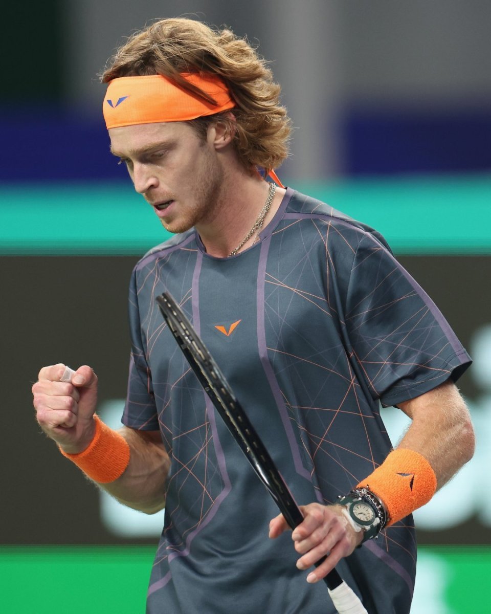 胡尔卡奇险胜卢布列夫,生涯首度加冕上海大师赛冠军-腾讯新闻