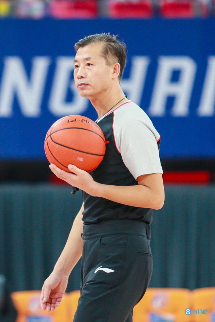 "cba裁判"词条冲上微博热搜榜第11