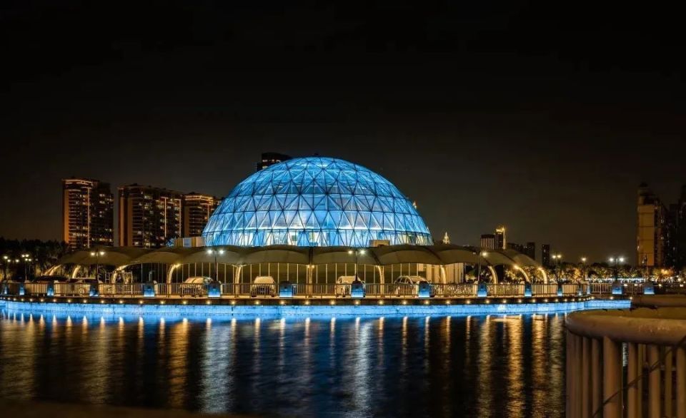 夜游泰晤士小镇,在流光溢彩中感受别样魅力丨首届上海国际光影节松江