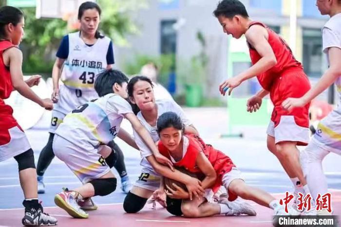 景泰小学队获得男子组冠军,北京小学通州分校队名列第二,府学小学队和