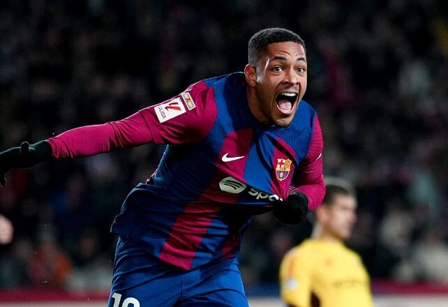 积极融入球队,世体:巴萨新援维托尔-罗克正在上西语课程