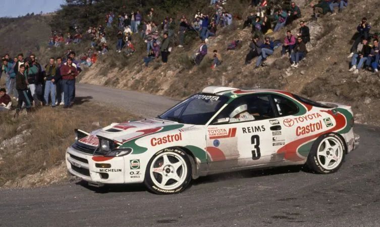 这款赛车是有史以来最成功的丰田拉力赛车之一,从1992年开始,连续三年