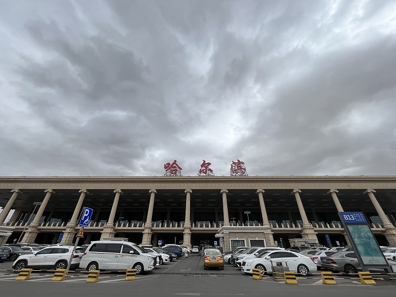 一月份以来,哈尔滨机场每天进出港旅客达到7