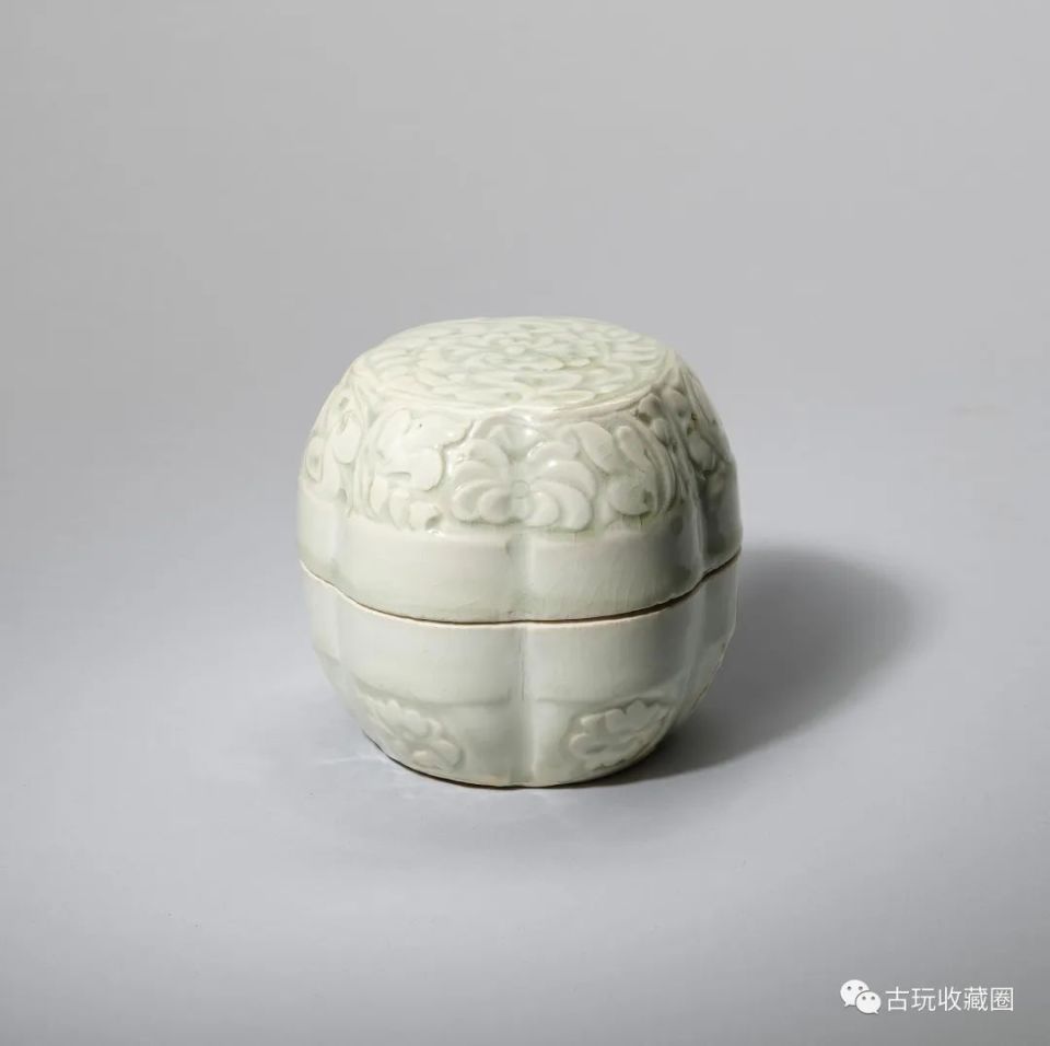 宋龙泉窑青釉琮式瓶140.1万成交！香港邦瀚斯秋拍“含蓄之美一宋代
