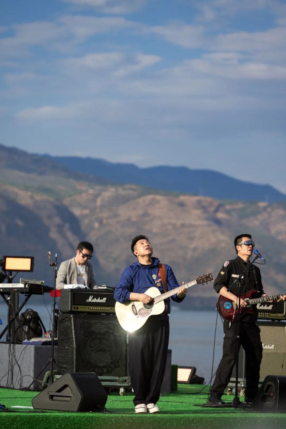 大地之歌,与许巍一起唱聊山海