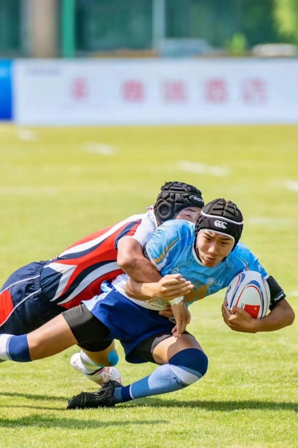 山东省华侨中学男子橄榄球队再夺全国冠军