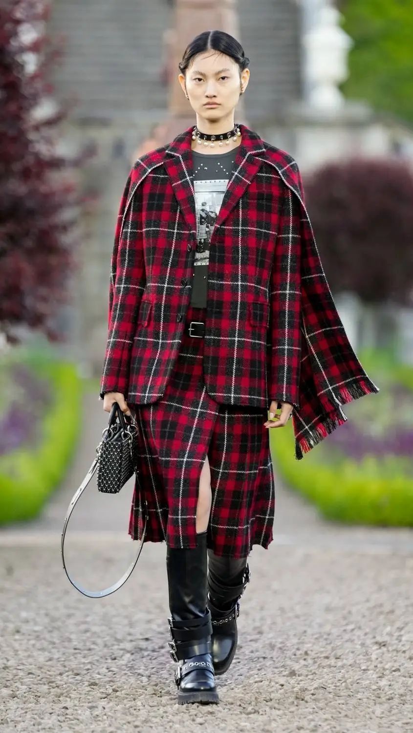 dior迪奥2025早春度假系列发布!(古堡花园掠影)