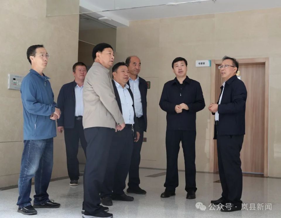 张新春在岚县人民医院新院区调研