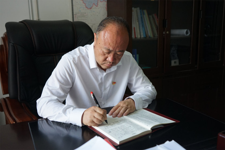 陆良县三岔河镇党委书记王飞——强作风，破“堵点”，提效率_腾讯新闻