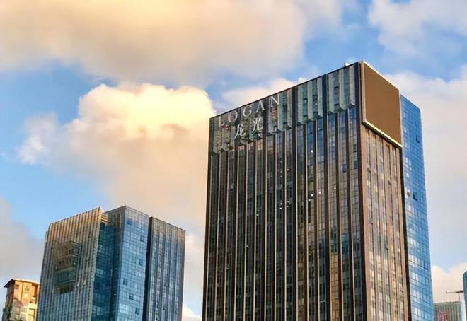 龙光集团一直在与债权人沟通目前尚未就境外债重组条款达成最终协议