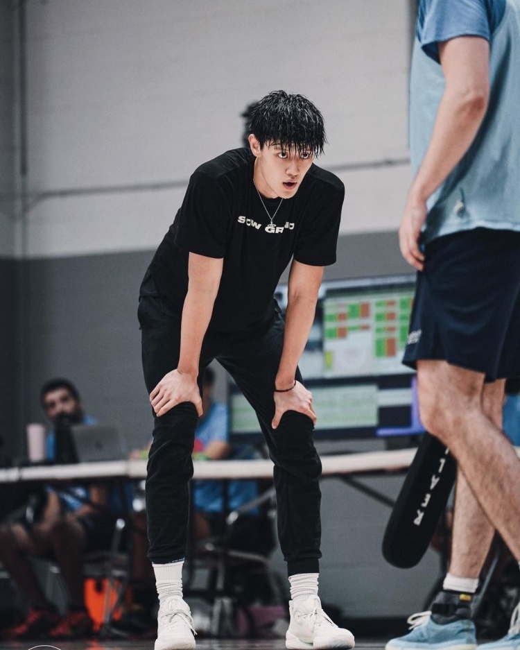 曾凡博晒出在美特训照片&胡明轩也有出镜:慢慢磨砺15_腾讯新闻