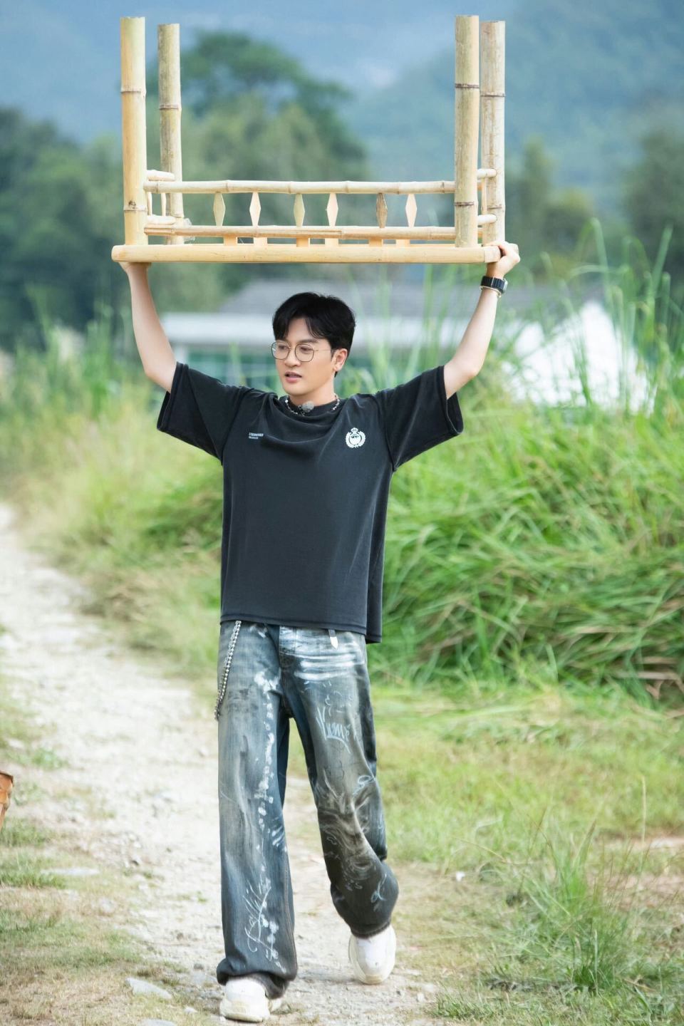 苏有朋亮相《我们的美好生活》首播 透露演唱会近况引发期待-腾讯新闻