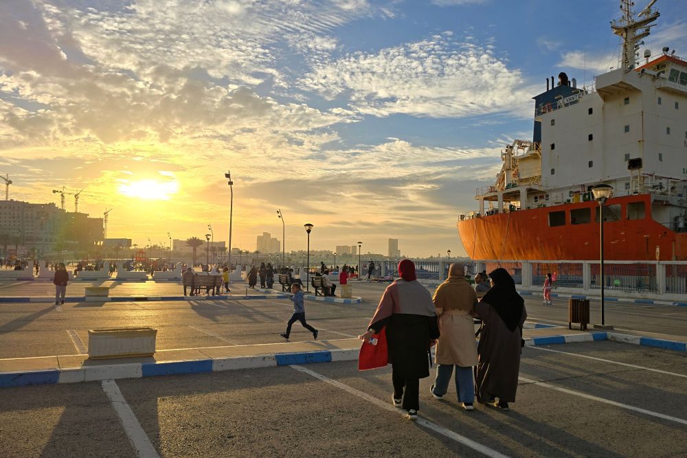 利比亚:海边生活_腾讯新闻