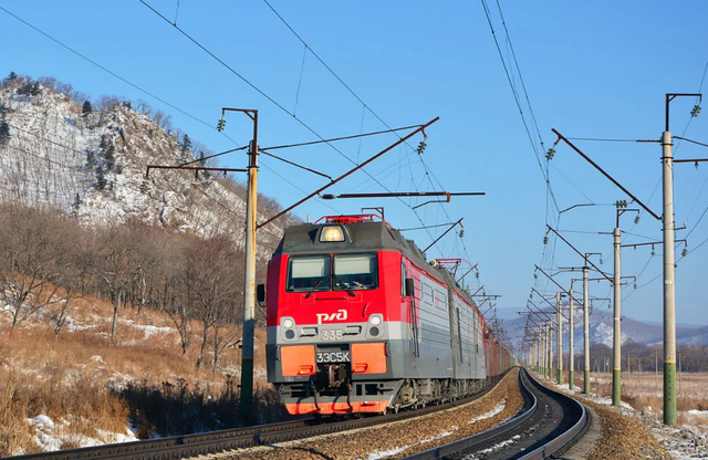 这次俄罗斯推动萨哈共和国与中国共同筹备铁路建设,是出于两方面的