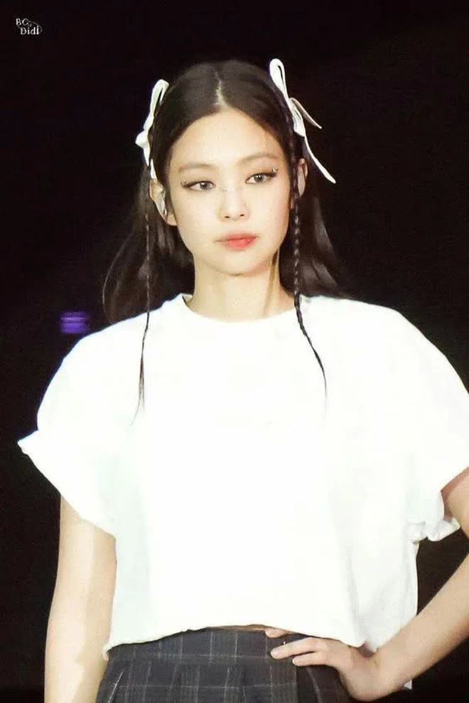 jennie发型掀起又一新潮流lisa素颜引关注