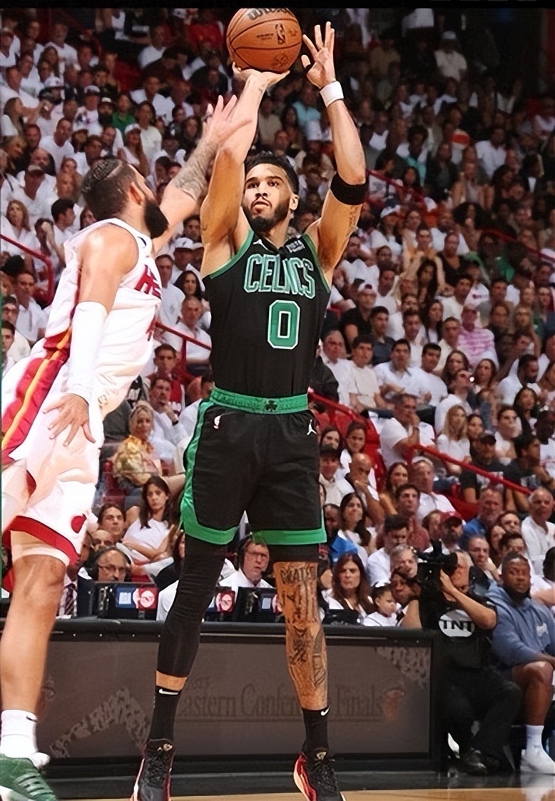 4%;次轮打76人,塔图姆末节场均8.2分,投篮51.