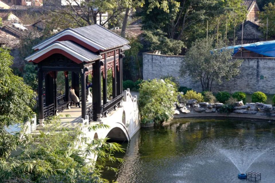 佛山梁园始建于清代嘉庆年间(1796),为佛山松桂里梁氏家族私家园林的