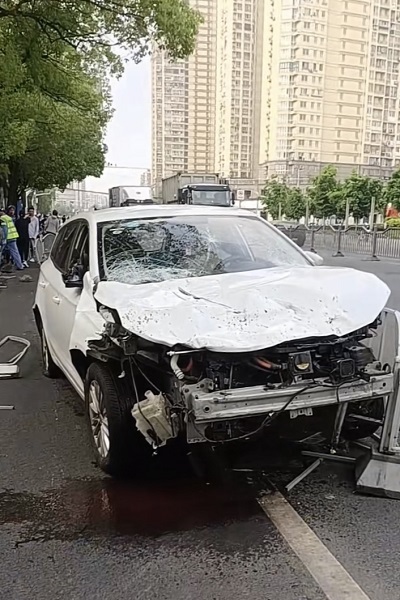 昨宝山一路口发生交通事故,1死1伤