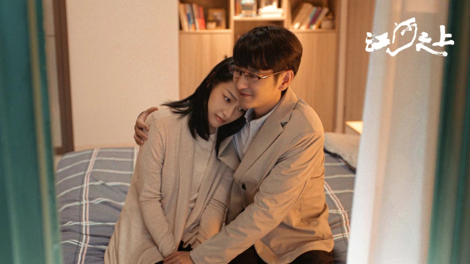 由实力派演员高伟光,陈数,代斯共同出演的电视剧《江河之上》自开播