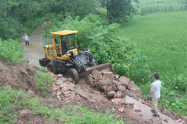 黄沙镇7月11日凌晨一点左右,垫江县澄溪镇遭遇大暴雨,最大降雨量超过