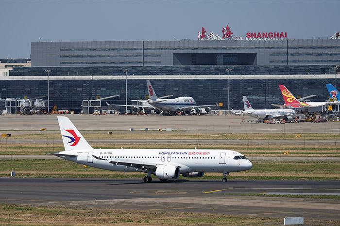 c919商业运营一周年:飞行超6000小时,承运近30万人次