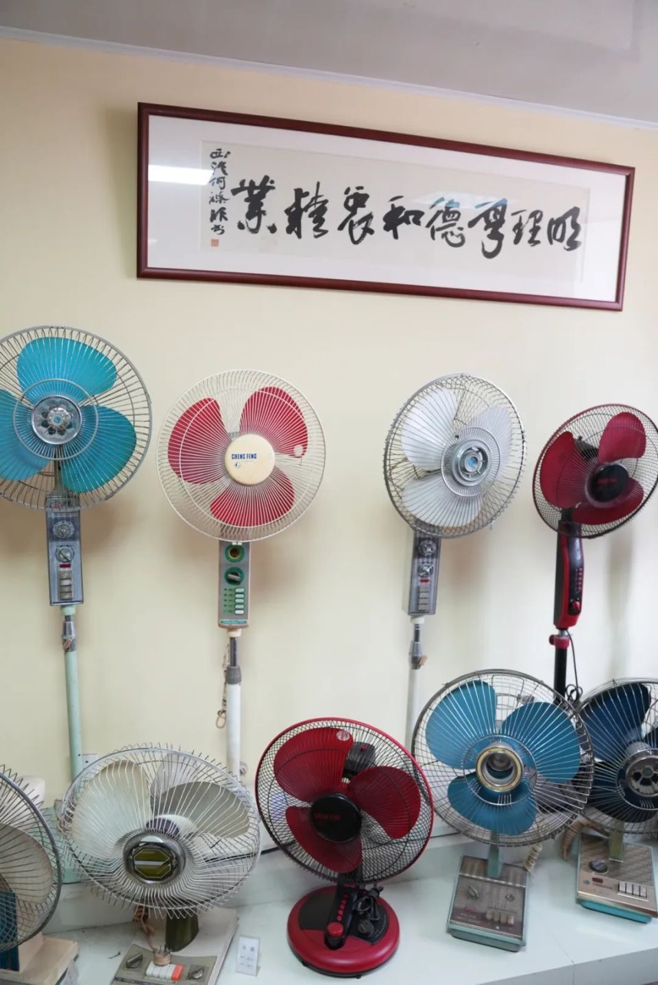 那时候,外地牌子的电扇几乎进不了杭州,而乘风卖遍全国,销售口号就是"