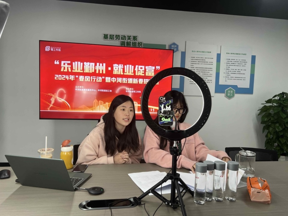 孙佳丽 摄东湖悦邻菜市场里蔬菜,瓜果,海鲜,熟食,肉禽蛋等一应俱全,日