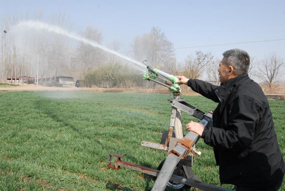 自动淋灌,智能施肥,无人机喷药……即墨科技助力56万亩麦田管理_腾讯
