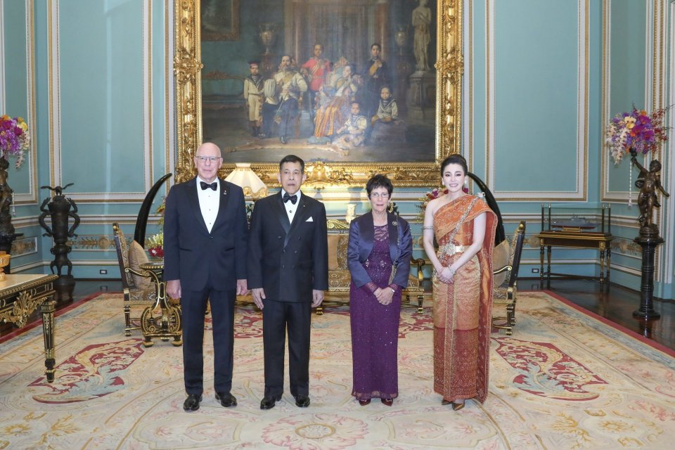 约翰·赫尔利(david john hurley)及其妻子琳达·麦克马丁(linda