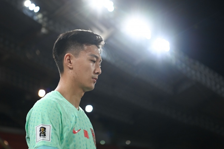 记者:前几年蒋圣龙踢过后腰,效果并不好